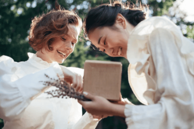 Agradecer con amor: Pequeños gestos que dejan huella 9 regalos para mujeres con amor