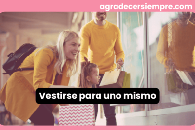 Vestirse para uno mismo: La forma más bonita de agradecer tu cuerpo y tu camino 1 Familia de compras vistiendo ropa colorida, reflejada en un escaparate. Vestirse para uno mismo con estilo y gratitud.